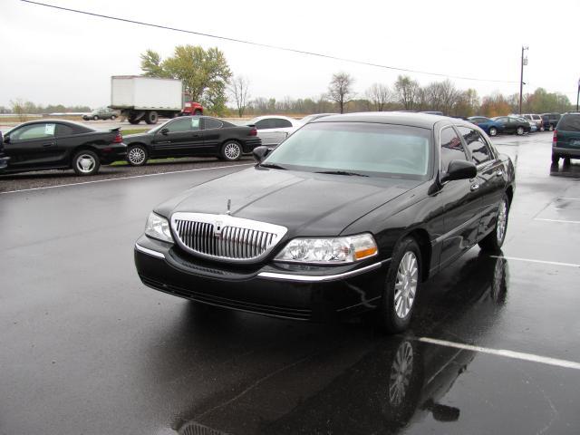 2004 Lincoln Town Car DOWN 4.9 WAC