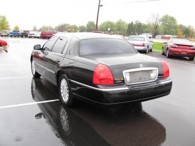 2004 Lincoln Town Car DOWN 4.9 WAC