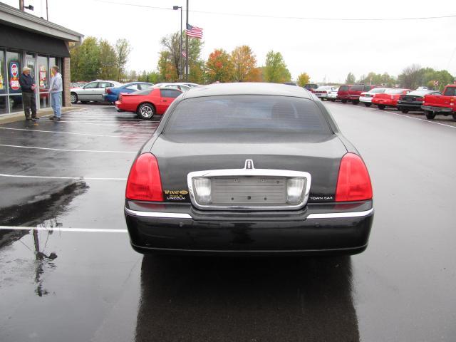 2004 Lincoln Town Car DOWN 4.9 WAC