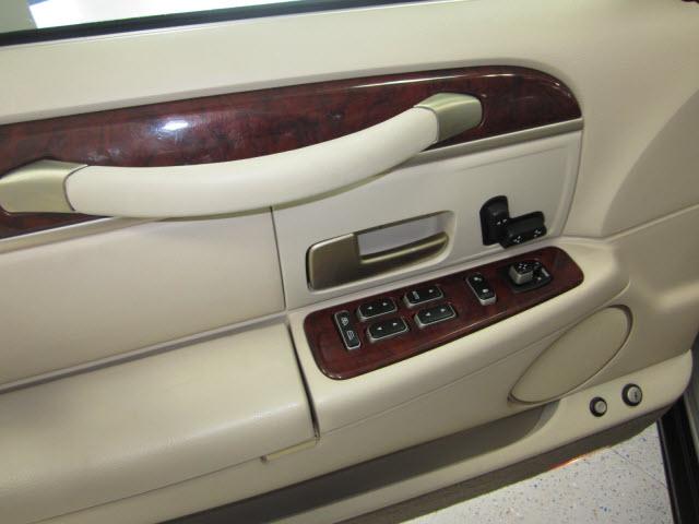 2004 Lincoln Town Car Unknown