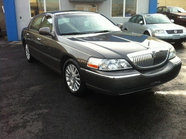 2004 Lincoln Town Car 4dr Sdn SL Auto