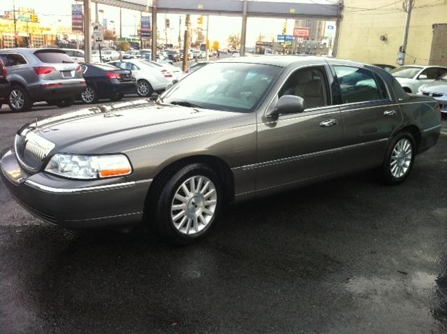 2004 Lincoln Town Car 4dr Sdn SL Auto