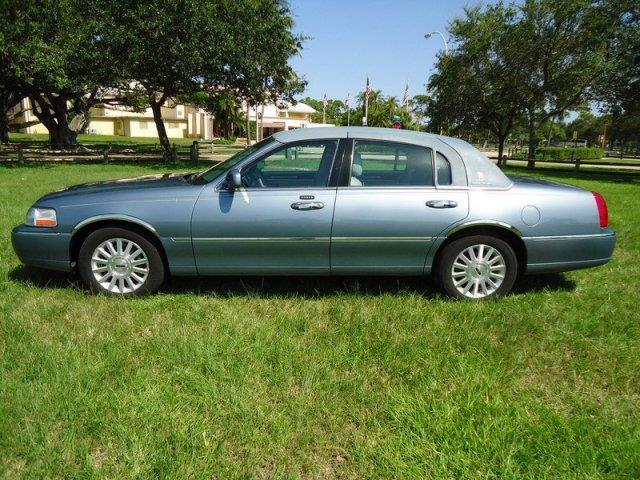 2004 Lincoln Town Car DOWN 4.9 WAC