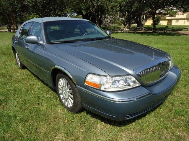 2004 Lincoln Town Car DOWN 4.9 WAC