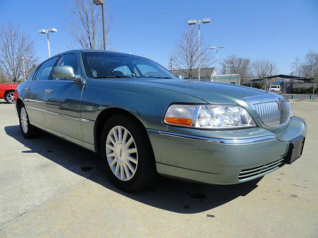 2004 Lincoln Town Car DOWN 4.9 WAC