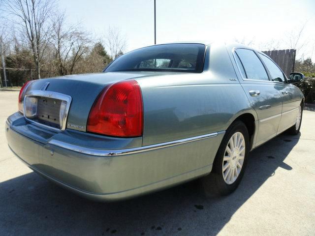 2004 Lincoln Town Car DOWN 4.9 WAC