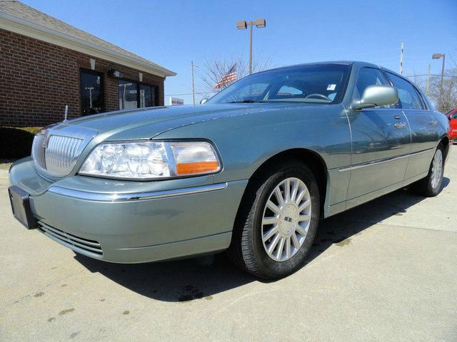 2004 Lincoln Town Car DOWN 4.9 WAC