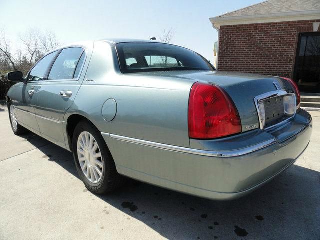 2004 Lincoln Town Car DOWN 4.9 WAC