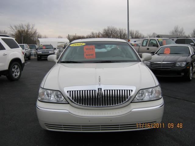 2004 Lincoln Town Car GLS PZEV