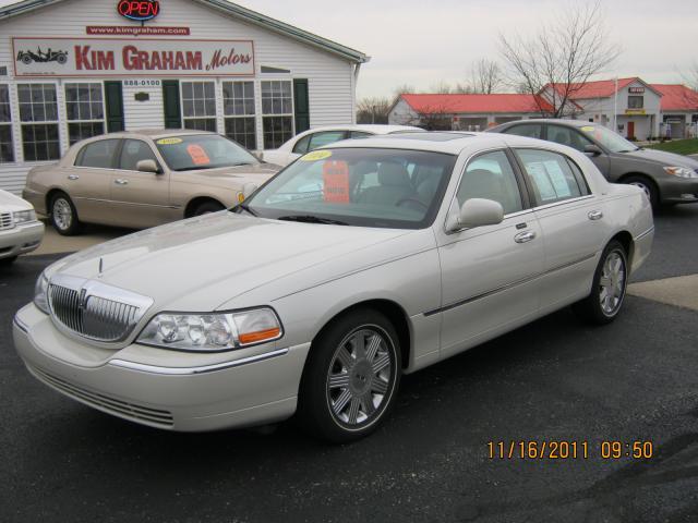 2004 Lincoln Town Car GLS PZEV