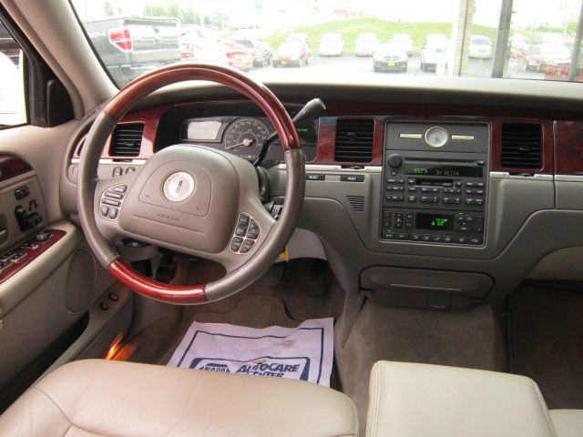 2004 Lincoln Town Car GLS PZEV