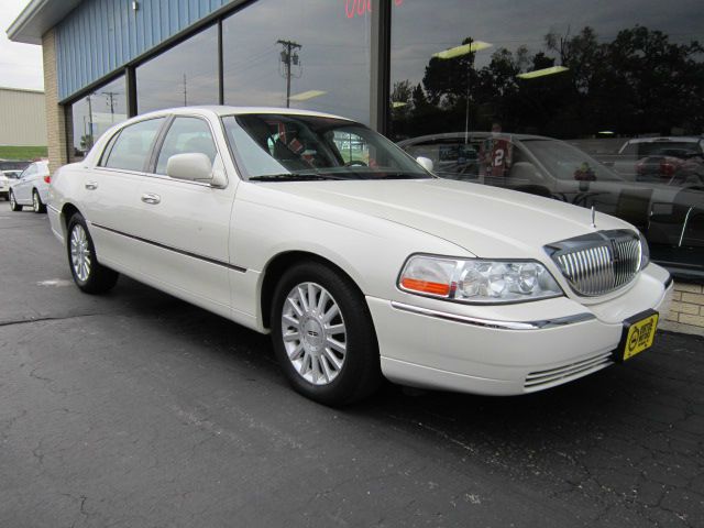 2004 Lincoln Town Car GLS PZEV