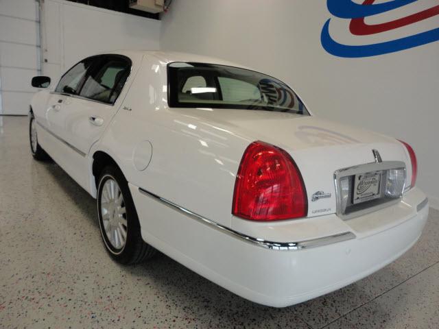 2004 Lincoln Town Car Unknown