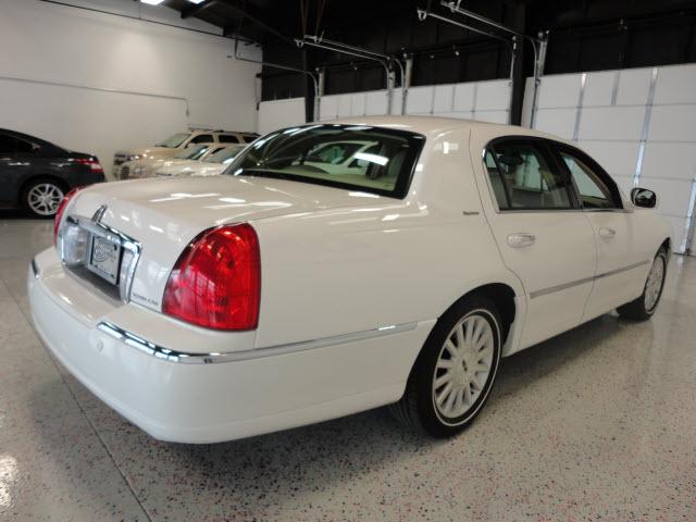 2004 Lincoln Town Car Unknown