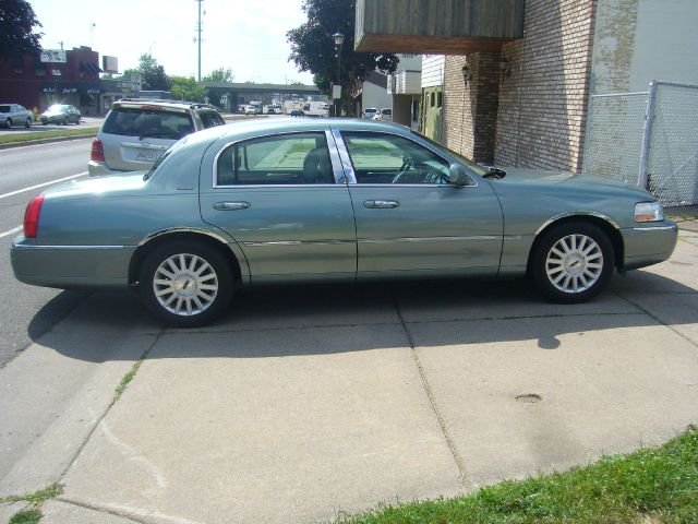 2004 Lincoln Town Car DOWN 4.9 WAC