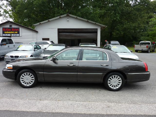 2005 Lincoln Town Car DOWN 4.9 WAC