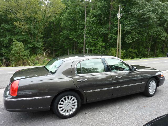 2005 Lincoln Town Car DOWN 4.9 WAC