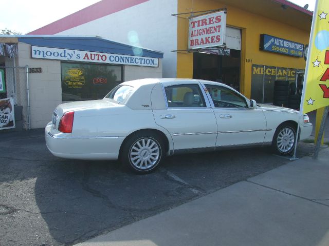 2005 Lincoln Town Car DOWN 4.9 WAC