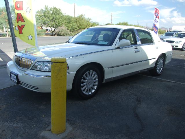 2005 Lincoln Town Car DOWN 4.9 WAC