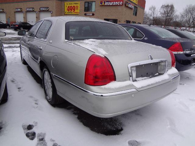 2005 Lincoln Town Car DOWN 4.9 WAC