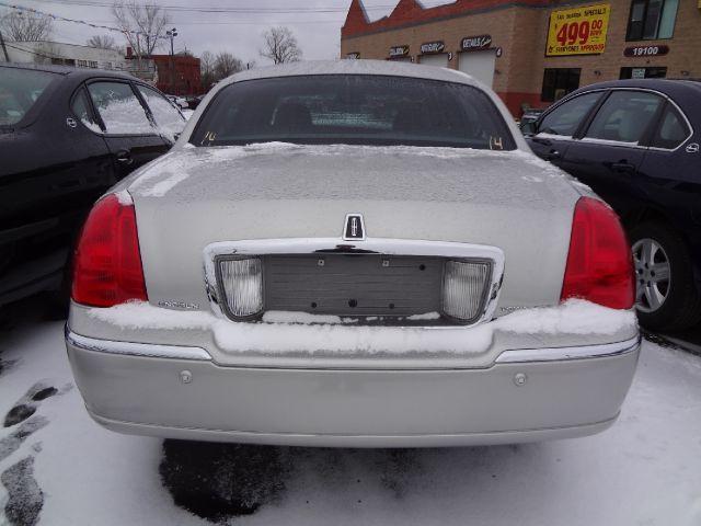 2005 Lincoln Town Car DOWN 4.9 WAC