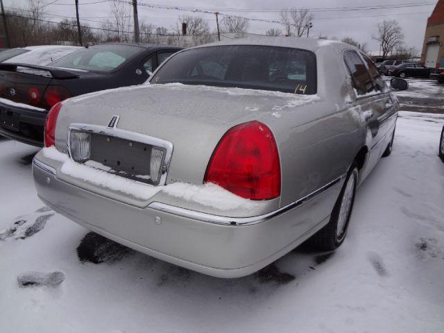 2005 Lincoln Town Car DOWN 4.9 WAC