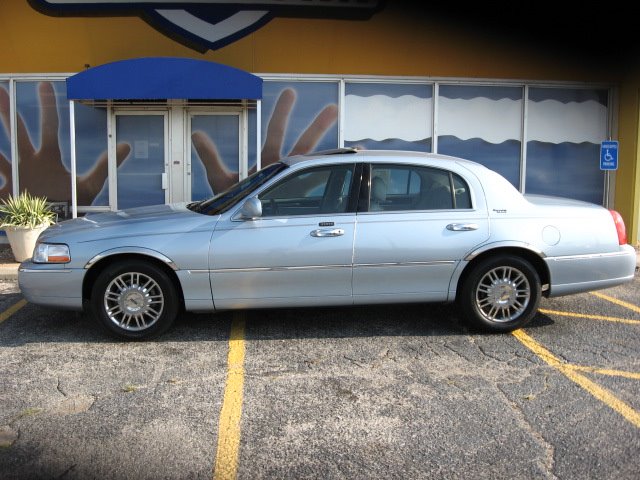 2005 Lincoln Town Car DOWN 4.9 WAC