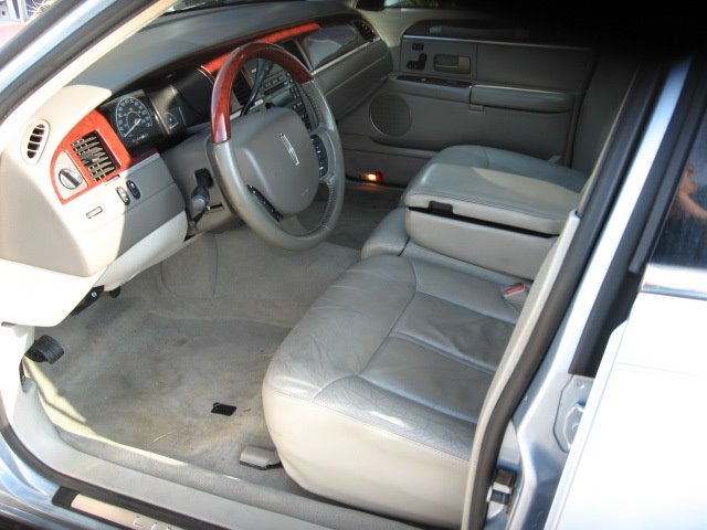 2005 Lincoln Town Car DOWN 4.9 WAC