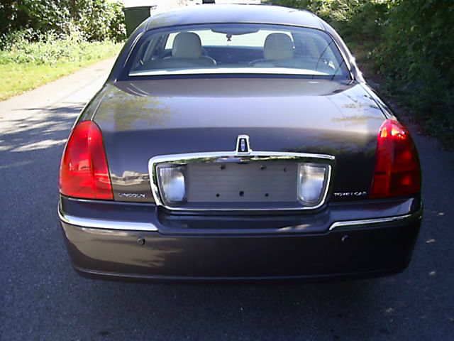 2005 Lincoln Town Car DOWN 4.9 WAC