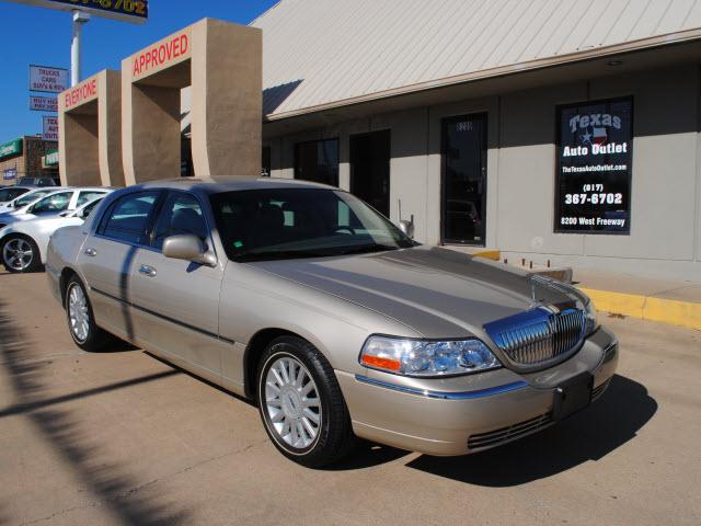 2005 Lincoln Town Car DOWN 4.9 WAC