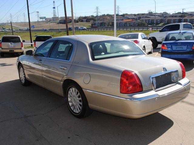 2005 Lincoln Town Car DOWN 4.9 WAC