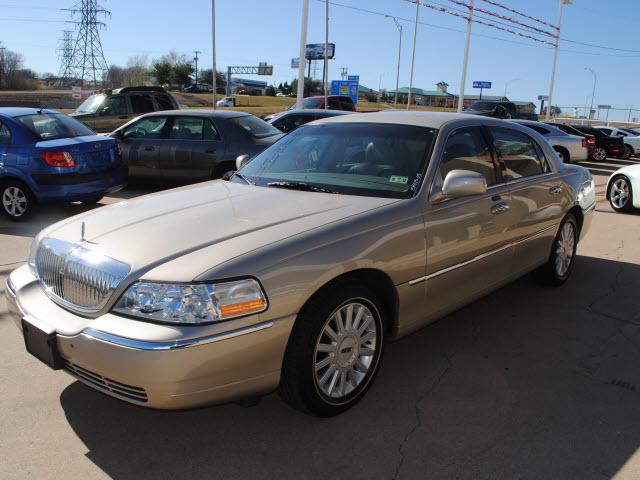 2005 Lincoln Town Car DOWN 4.9 WAC