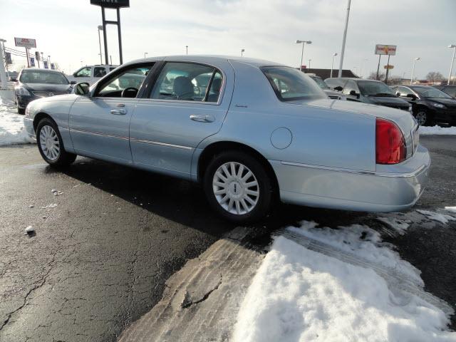 2005 Lincoln Town Car DOWN 4.9 WAC