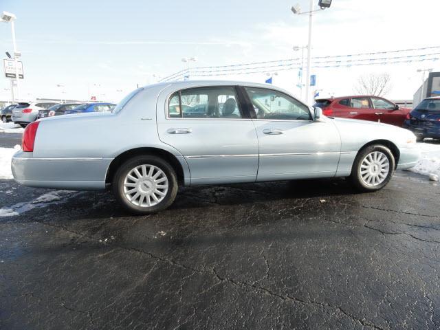 2005 Lincoln Town Car DOWN 4.9 WAC