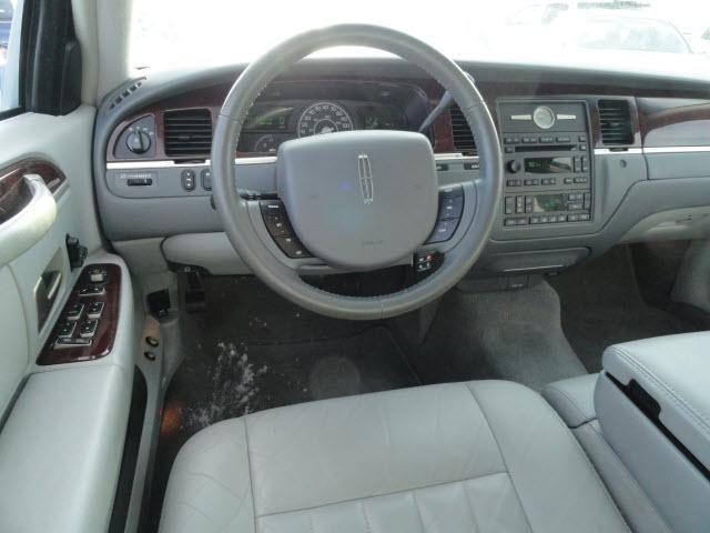 2005 Lincoln Town Car DOWN 4.9 WAC