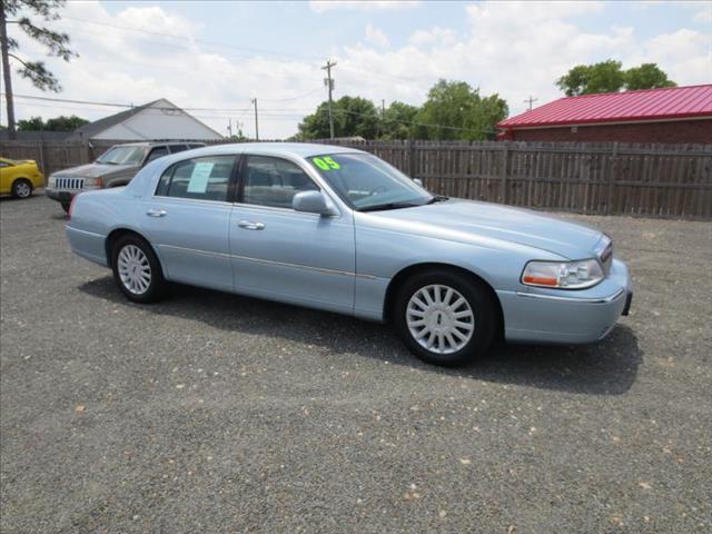 2005 Lincoln Town Car LT FWD 1SD