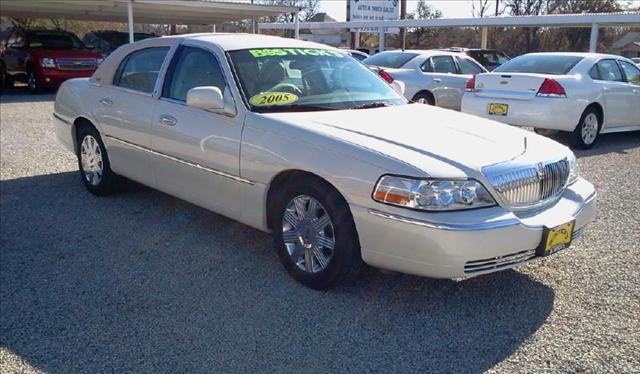 2005 Lincoln Town Car DOWN 4.9 WAC