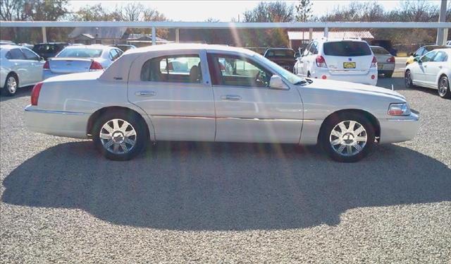 2005 Lincoln Town Car DOWN 4.9 WAC