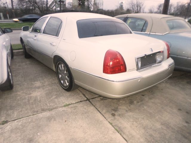 2005 Lincoln Town Car Unknown