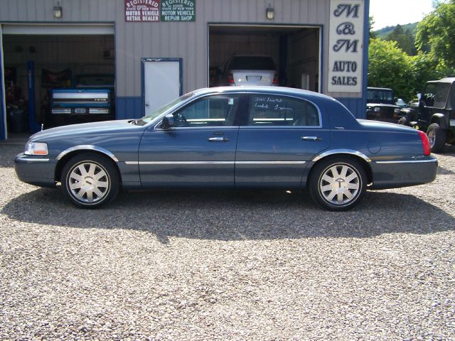 2005 Lincoln Town Car DOWN 4.9 WAC