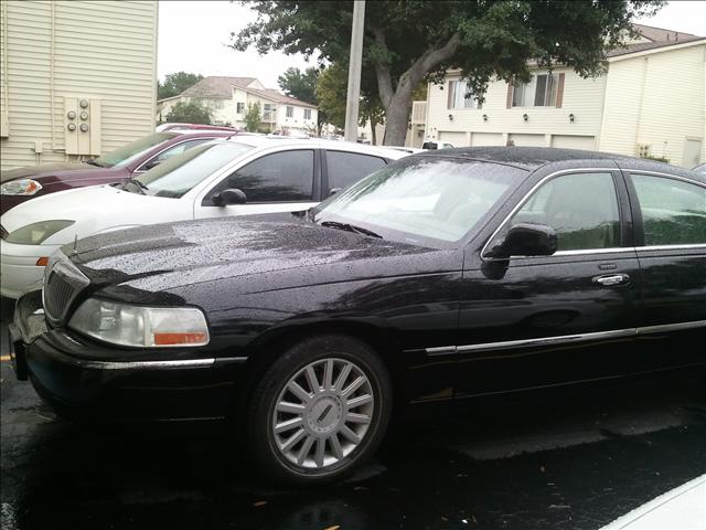 2005 Lincoln Town Car Unknown