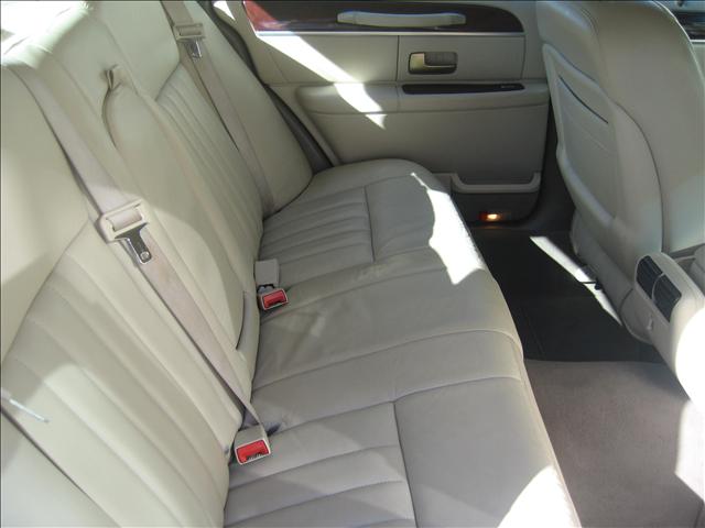 2005 Lincoln Town Car Unknown