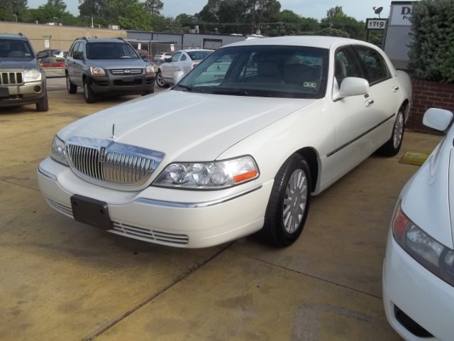 2005 Lincoln Town Car DOWN 4.9 WAC