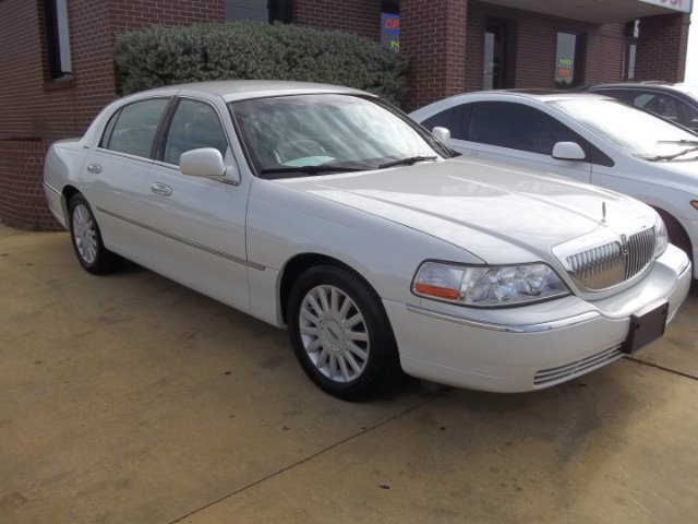 2005 Lincoln Town Car DOWN 4.9 WAC