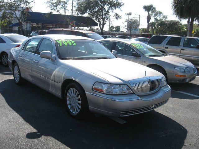 2005 Lincoln Town Car DOWN 4.9 WAC