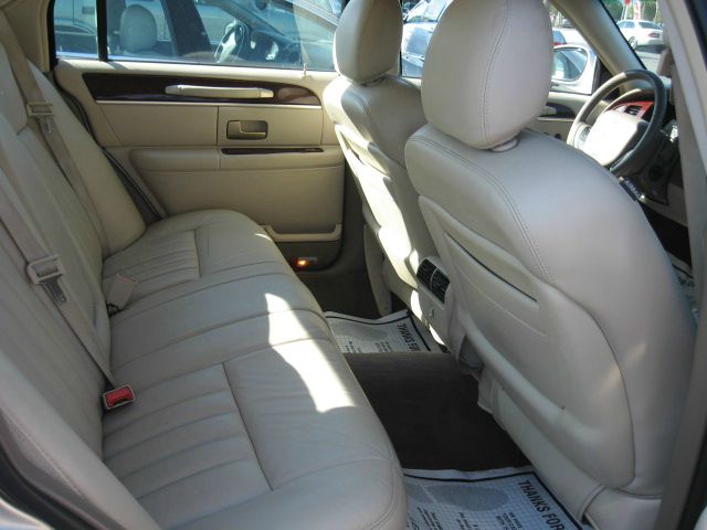 2005 Lincoln Town Car DOWN 4.9 WAC