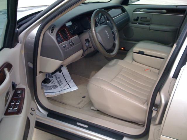 2006 Lincoln Town Car DOWN 4.9 WAC