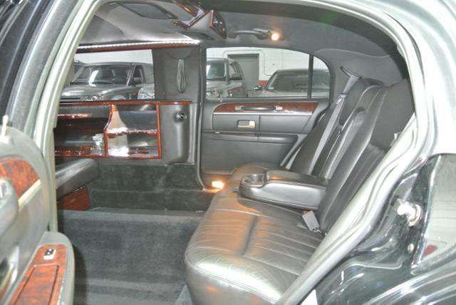 2006 Lincoln Town Car Unknown