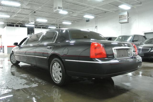 2006 Lincoln Town Car Unknown