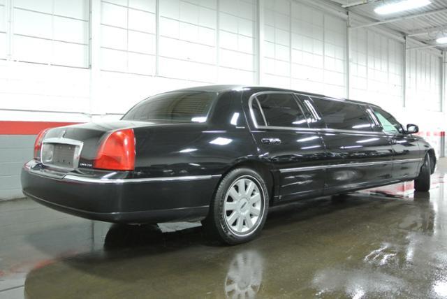 2006 Lincoln Town Car Unknown